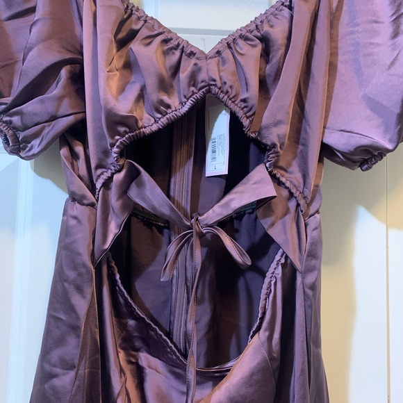 Beautiful Open Front Tie Dress - Picture 3 of 4